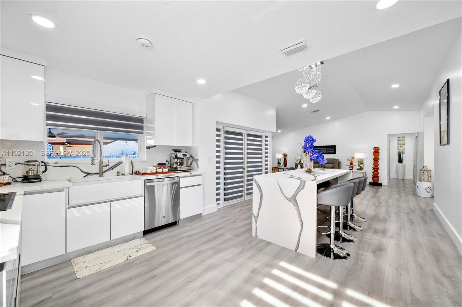 MEADOW WOOD MANOR #4 - Residential