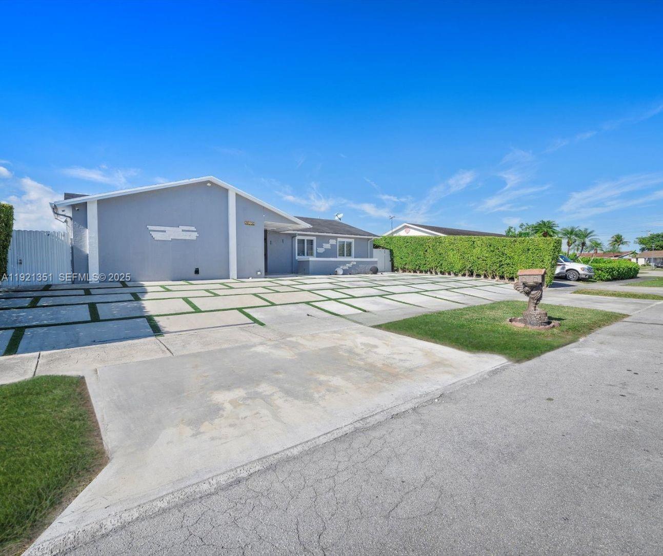 MEADOW WOOD MANOR #4 - Residential