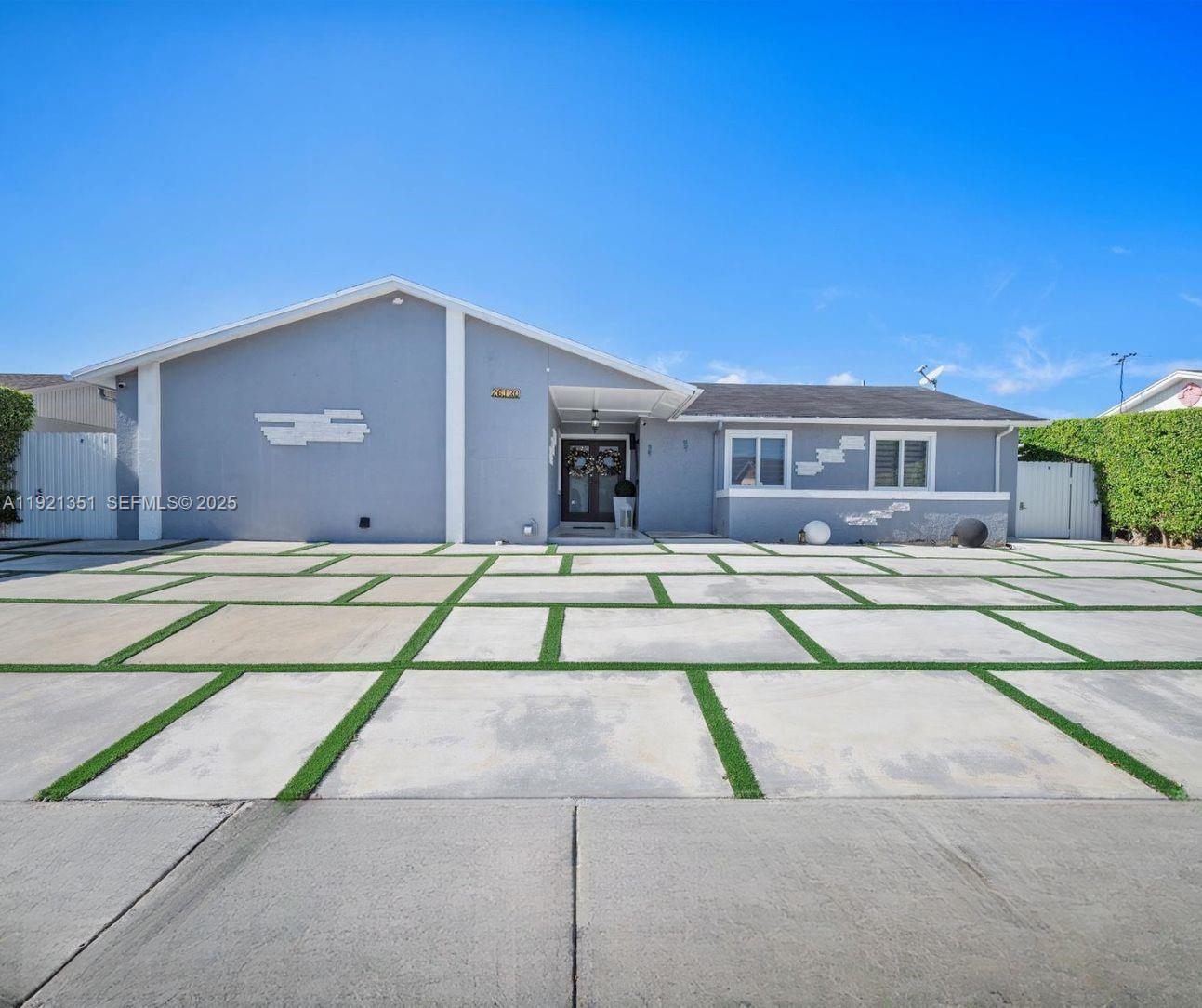 MEADOW WOOD MANOR #4 - Residential