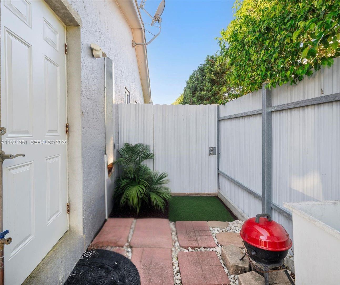 MEADOW WOOD MANOR #4 - Residential