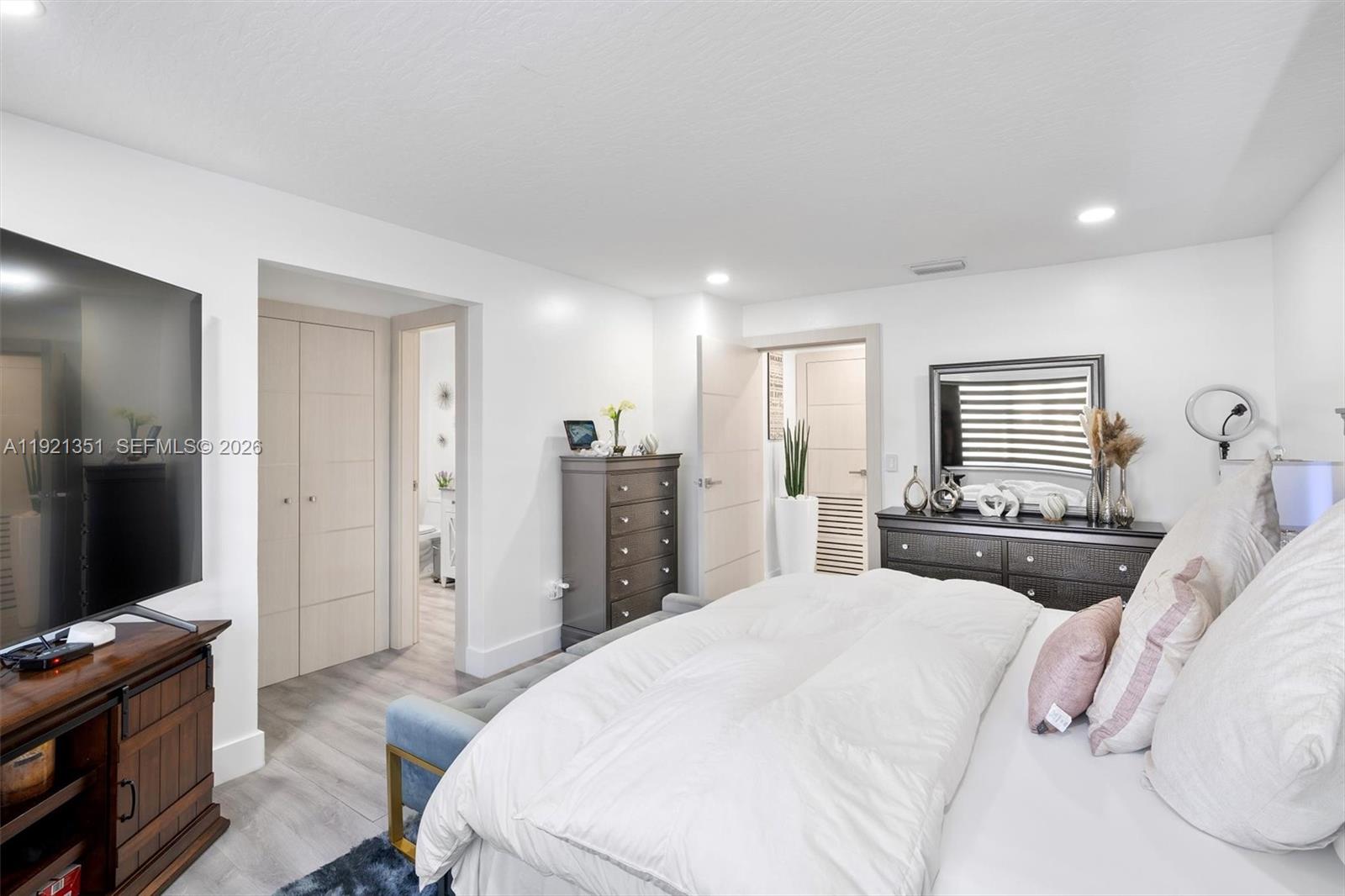 MEADOW WOOD MANOR #4 - Residential