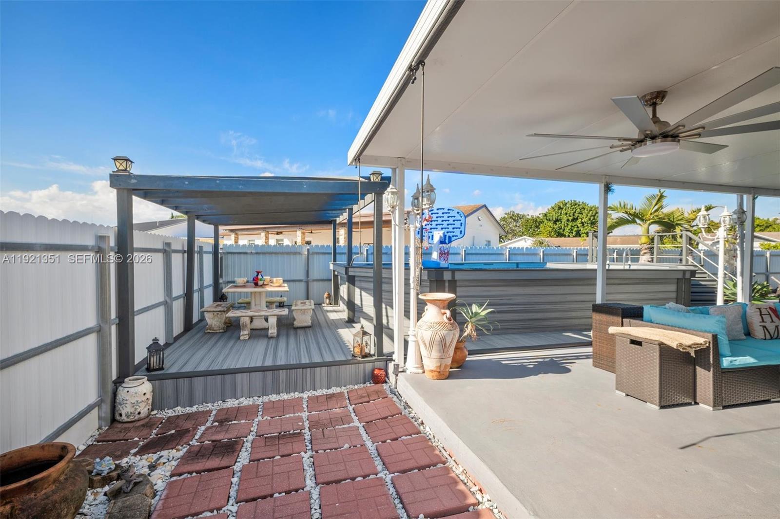 MEADOW WOOD MANOR #4 - Residential