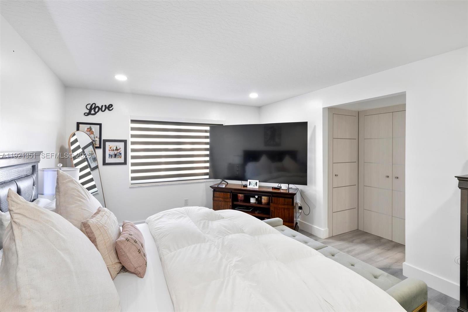 MEADOW WOOD MANOR #4 - Residential