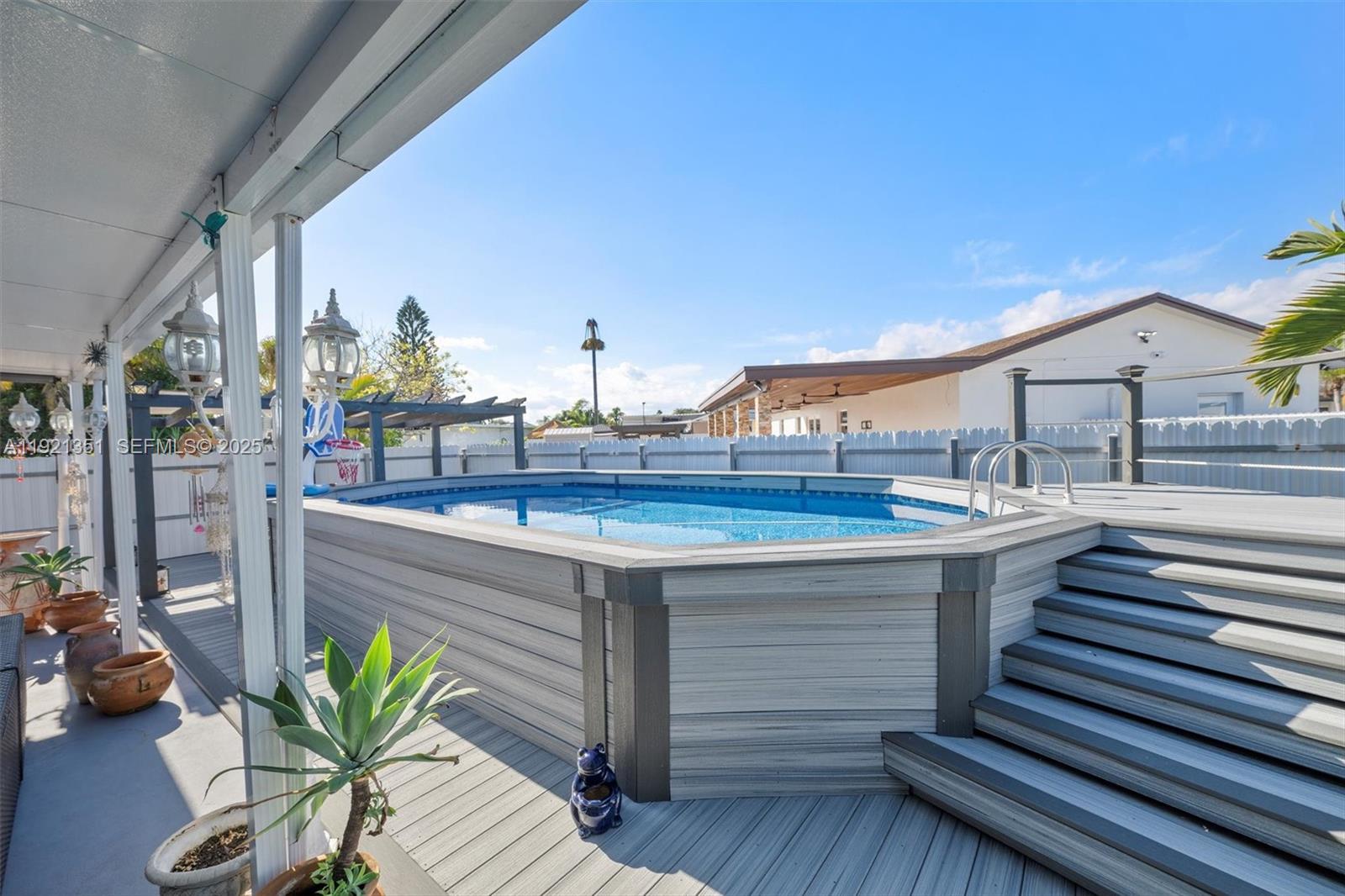 MEADOW WOOD MANOR #4 - Residential