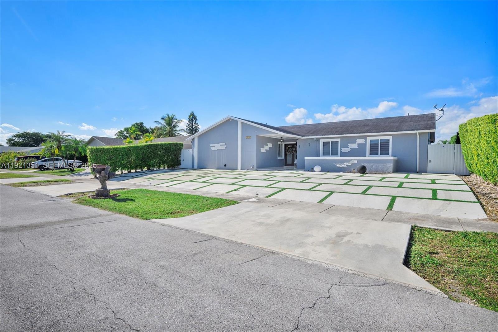 MEADOW WOOD MANOR #4 - Residential