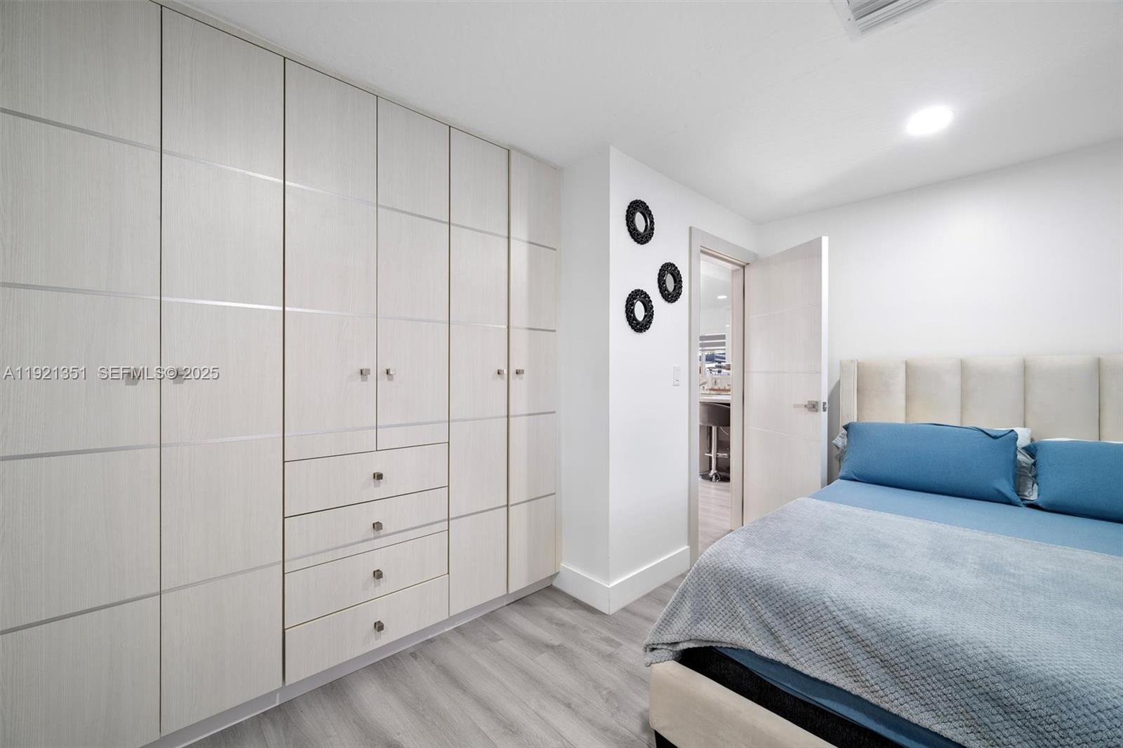 MEADOW WOOD MANOR #4 - Residential