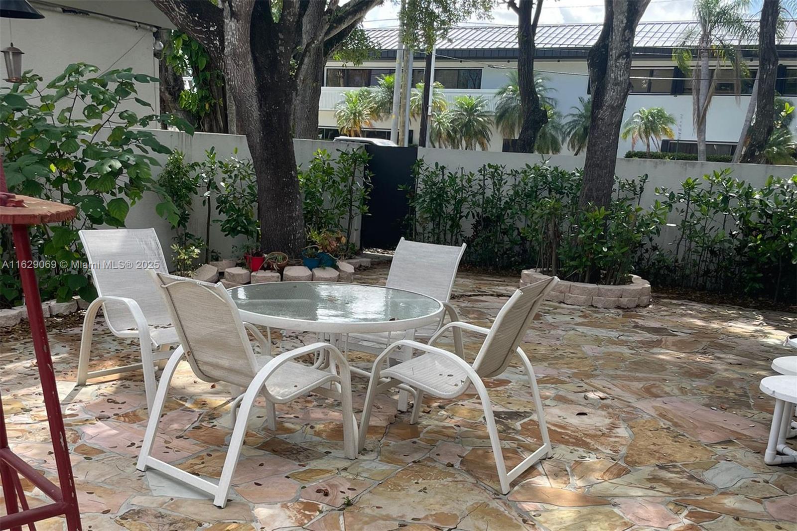 BANYANS OF SOUTH MIAMI CO - Residential