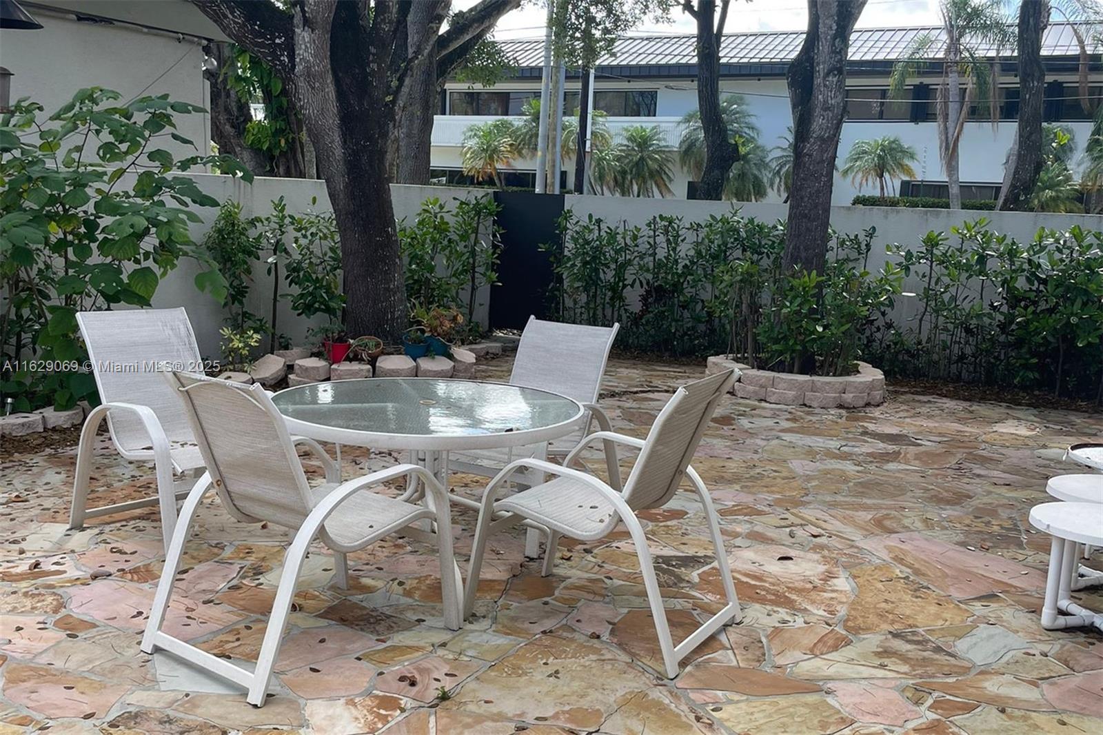 BANYANS OF SOUTH MIAMI CO - Residential