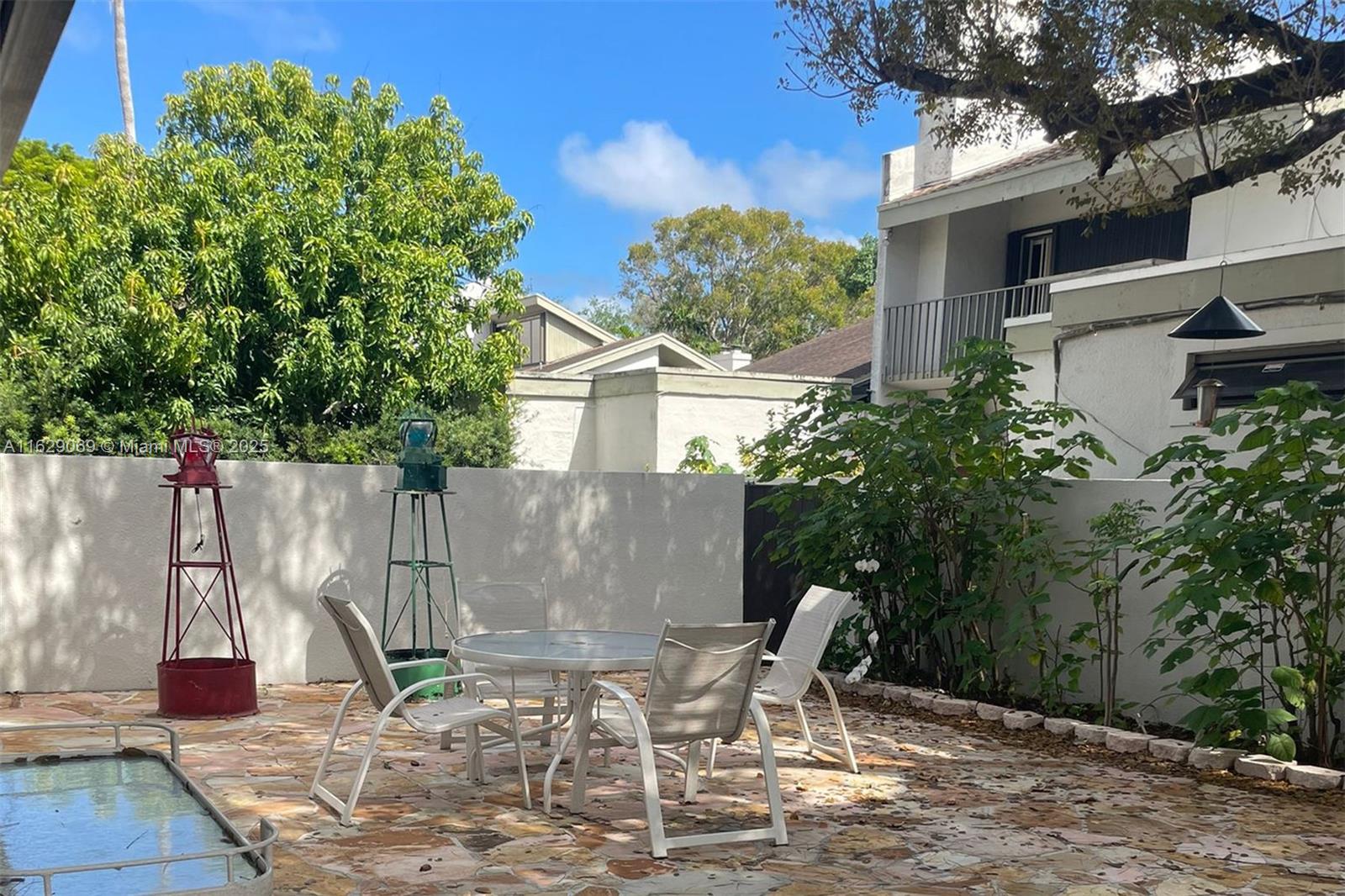 BANYANS OF SOUTH MIAMI CO - Residential