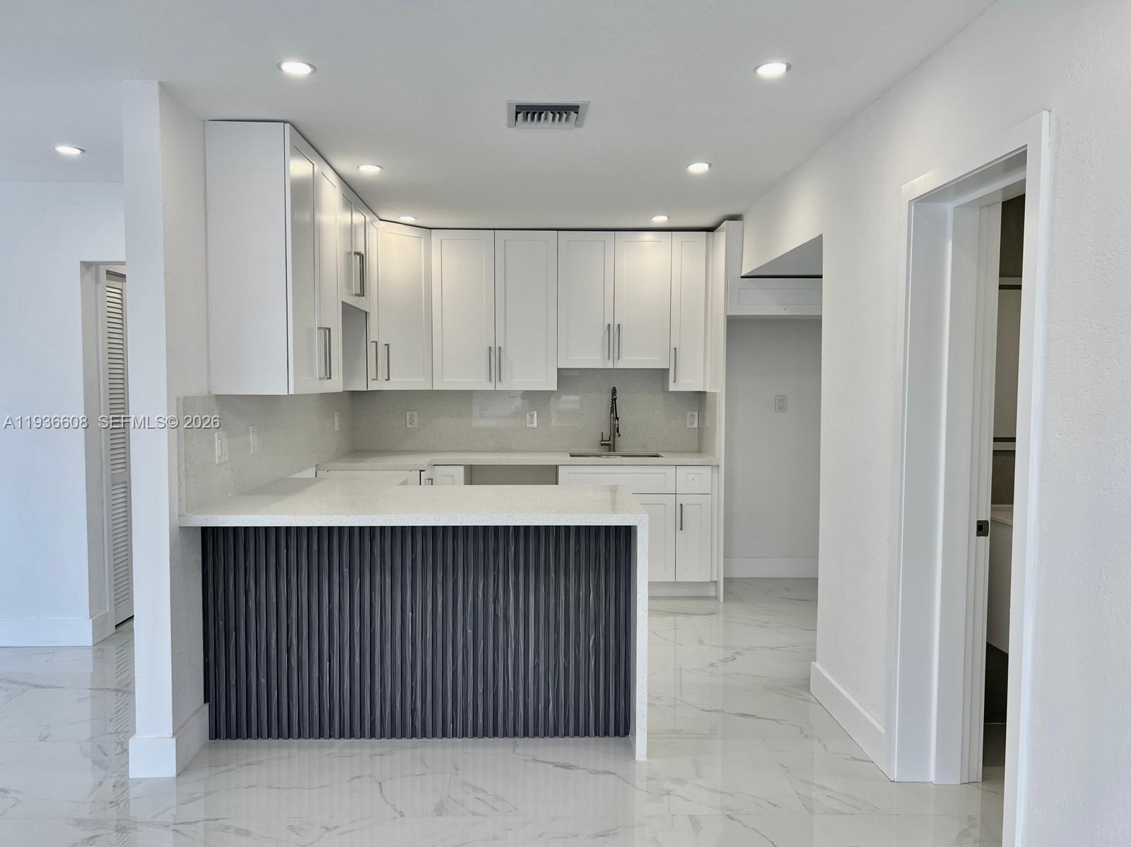 6TH ADDN TO HIALEAH - Residential