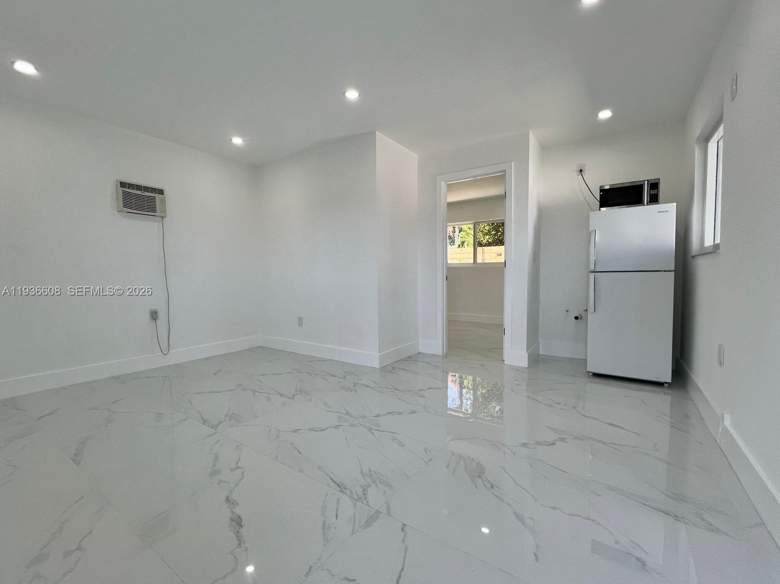 6TH ADDN TO HIALEAH - Residential