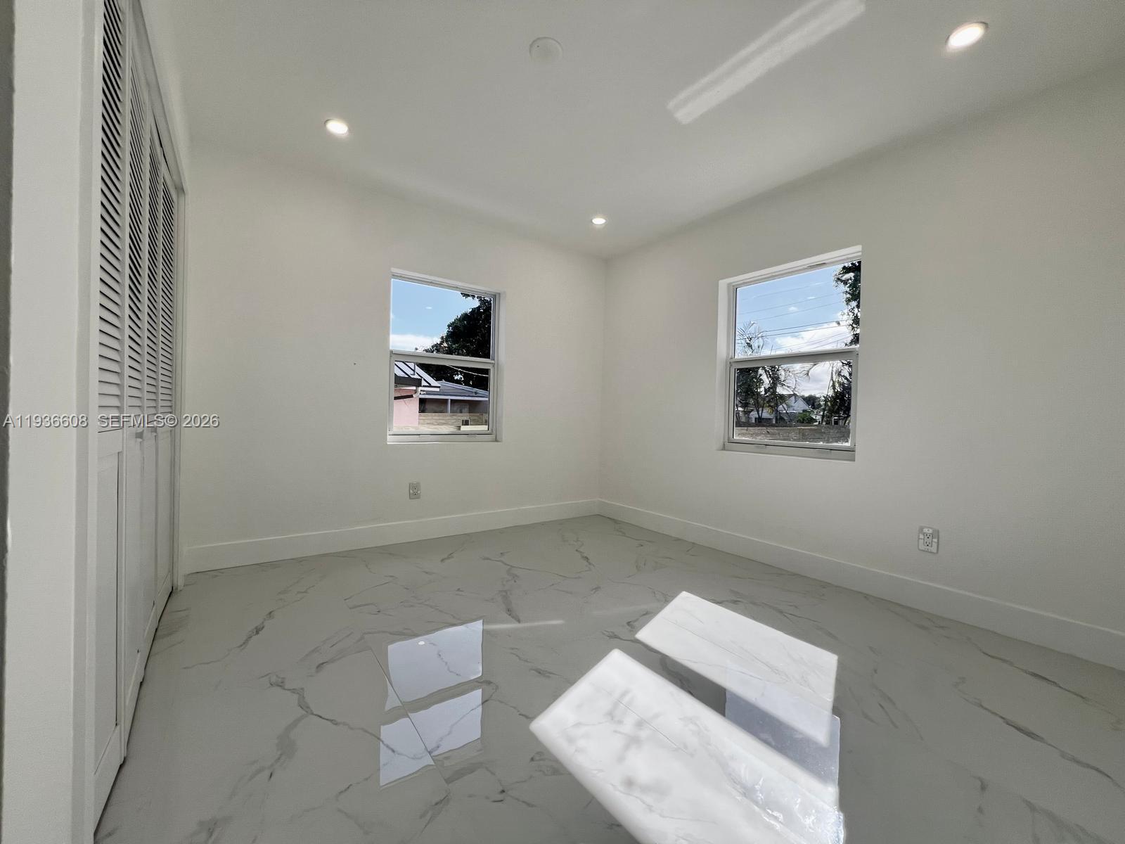 6TH ADDN TO HIALEAH - Residential