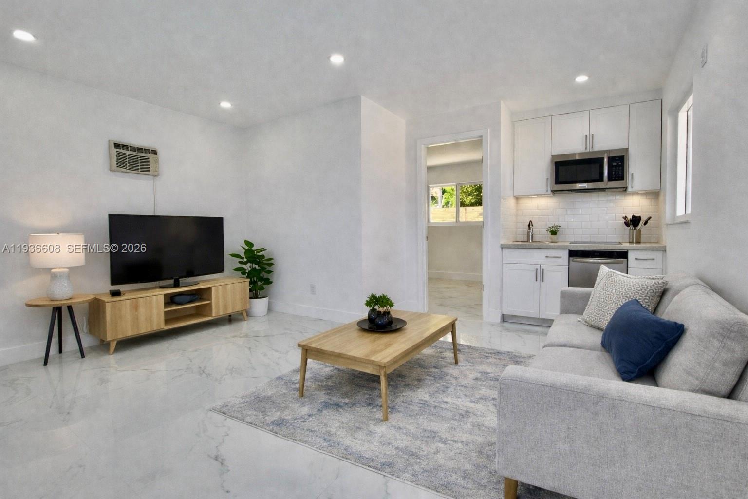 6TH ADDN TO HIALEAH - Residential