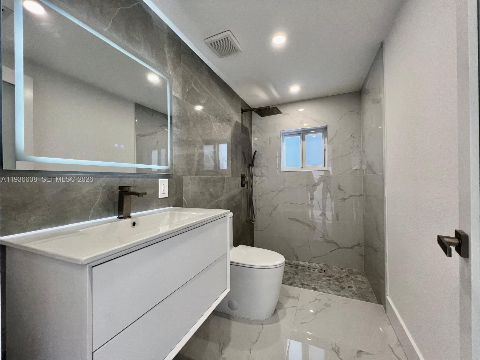 6TH ADDN TO HIALEAH - Residential