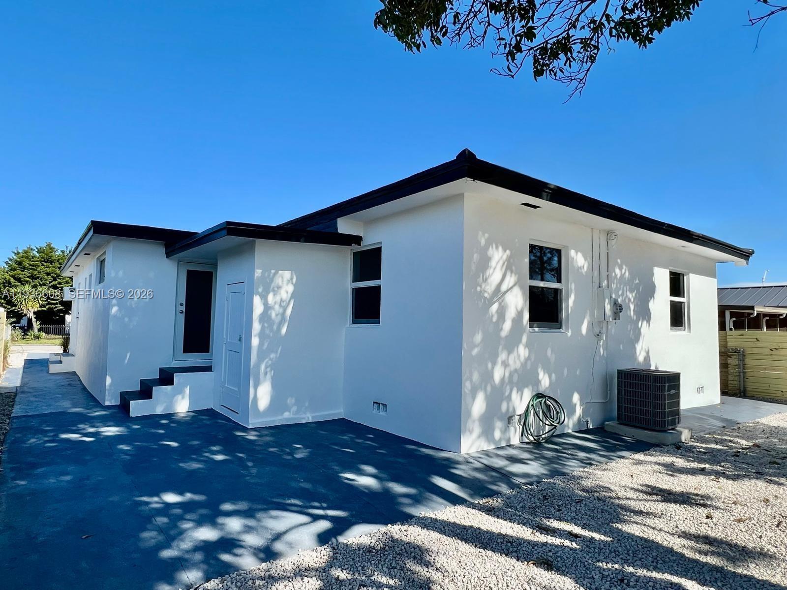 6TH ADDN TO HIALEAH - Residential