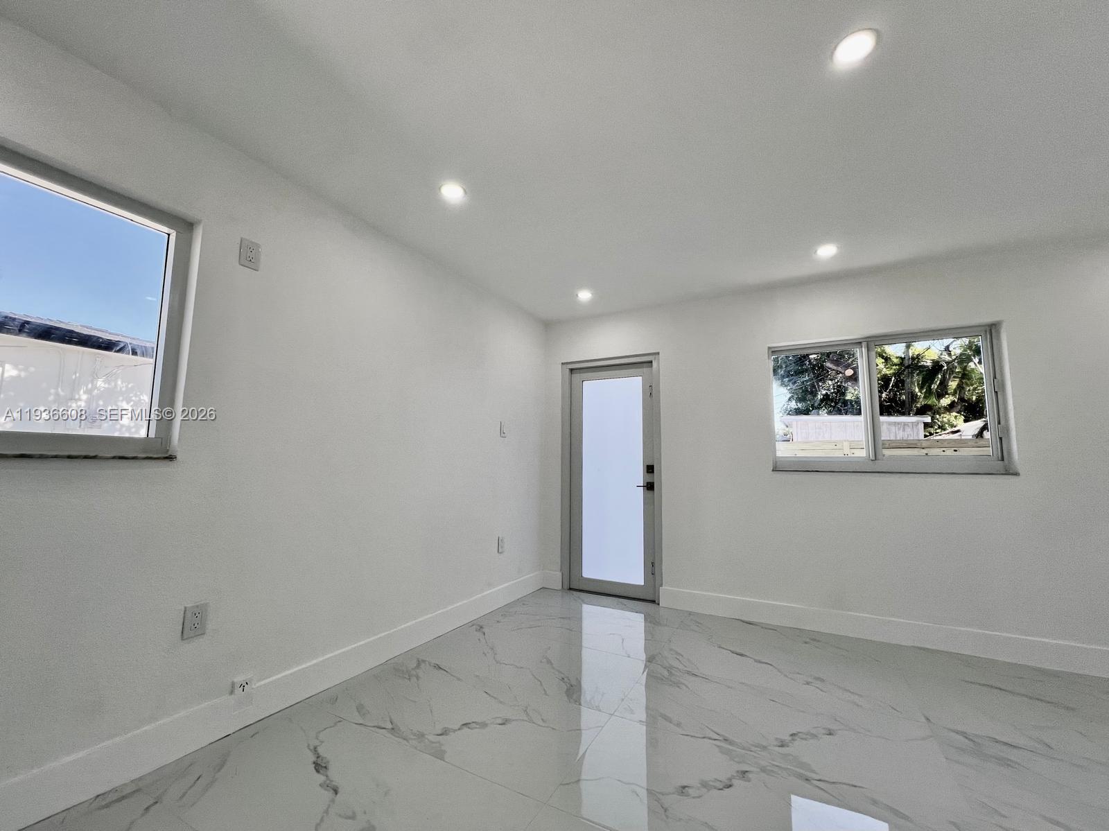 6TH ADDN TO HIALEAH - Residential