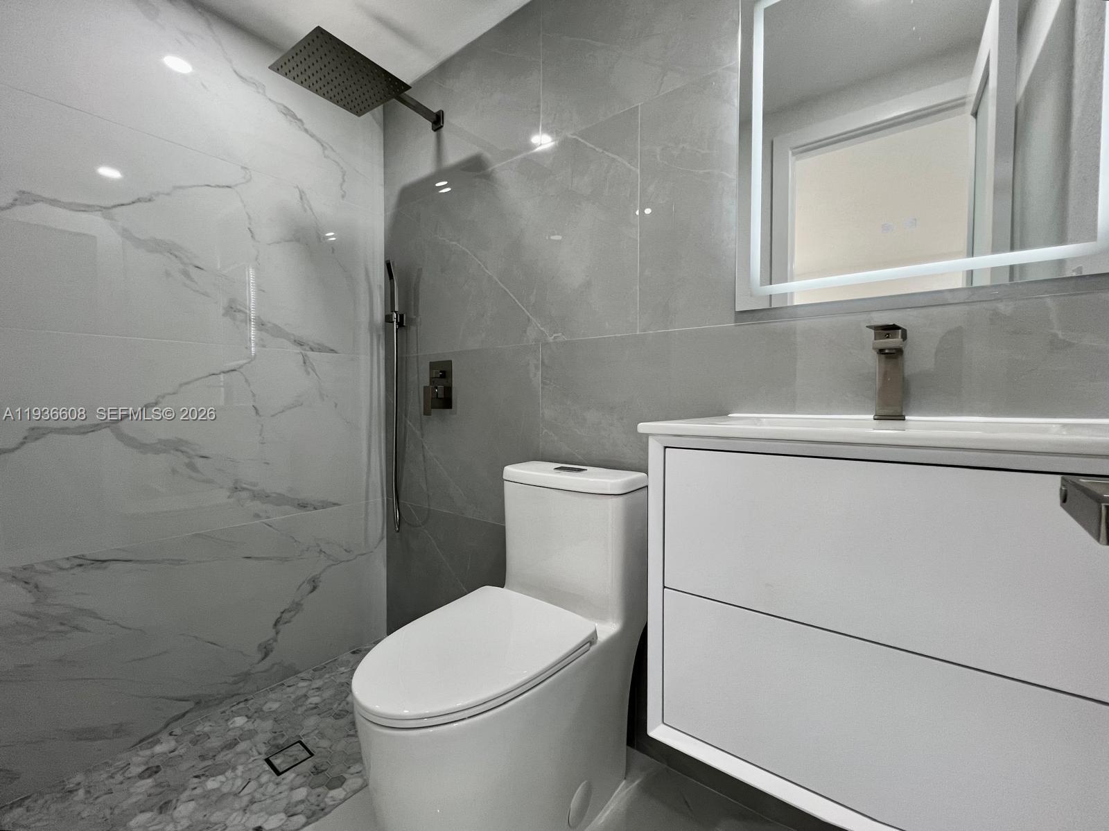 6TH ADDN TO HIALEAH - Residential