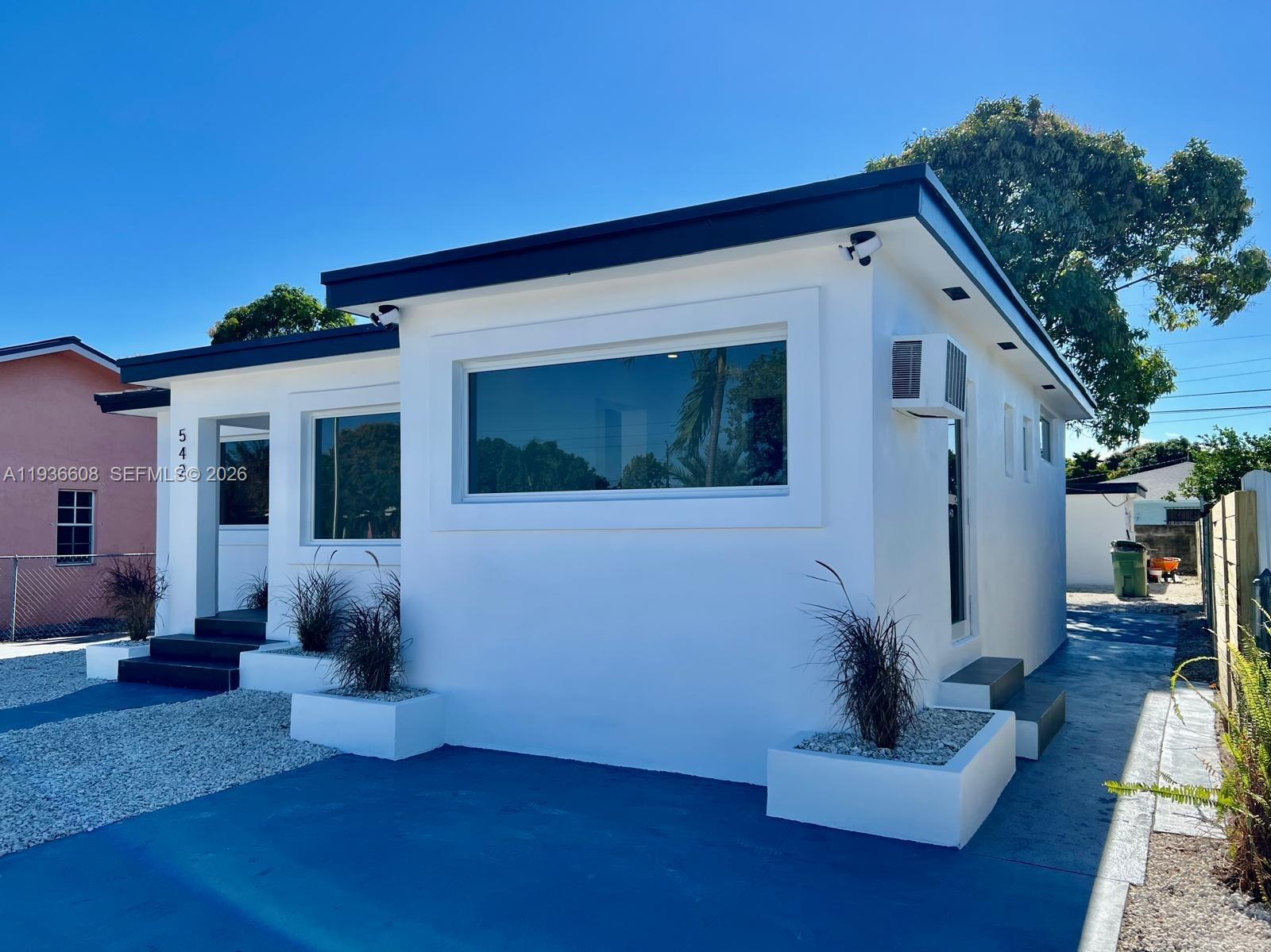 6TH ADDN TO HIALEAH - Residential