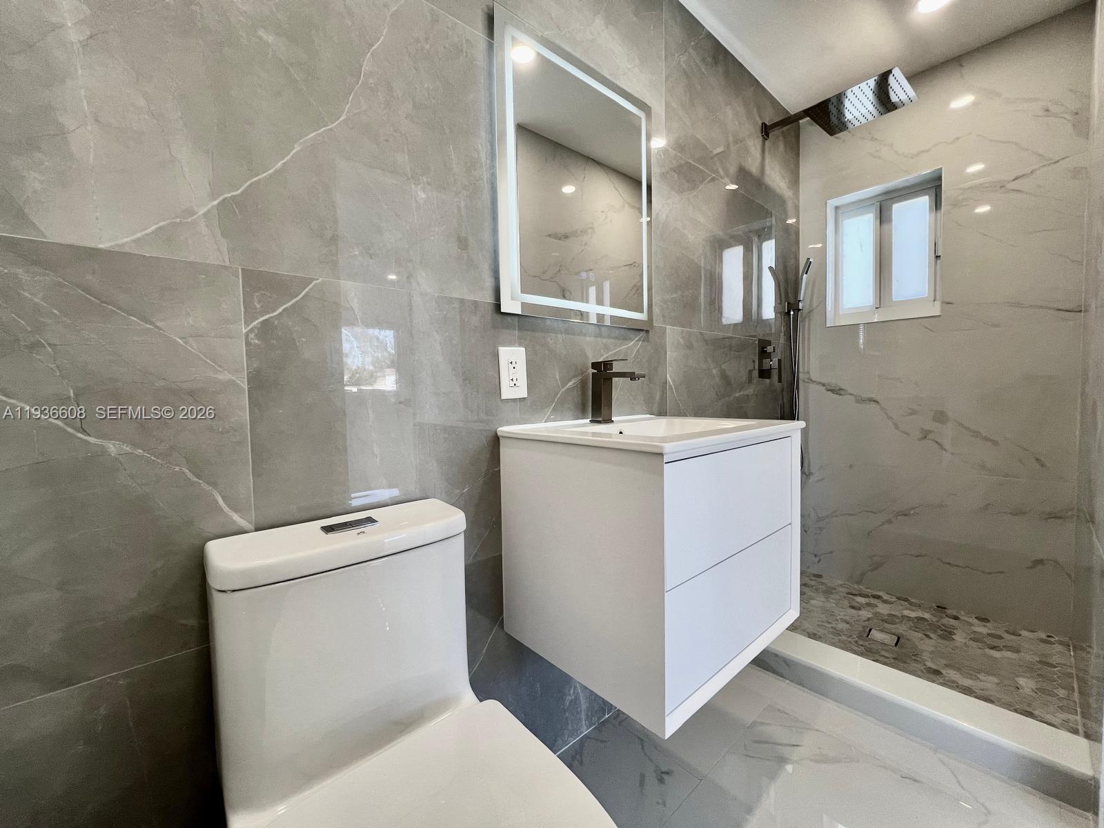 6TH ADDN TO HIALEAH - Residential