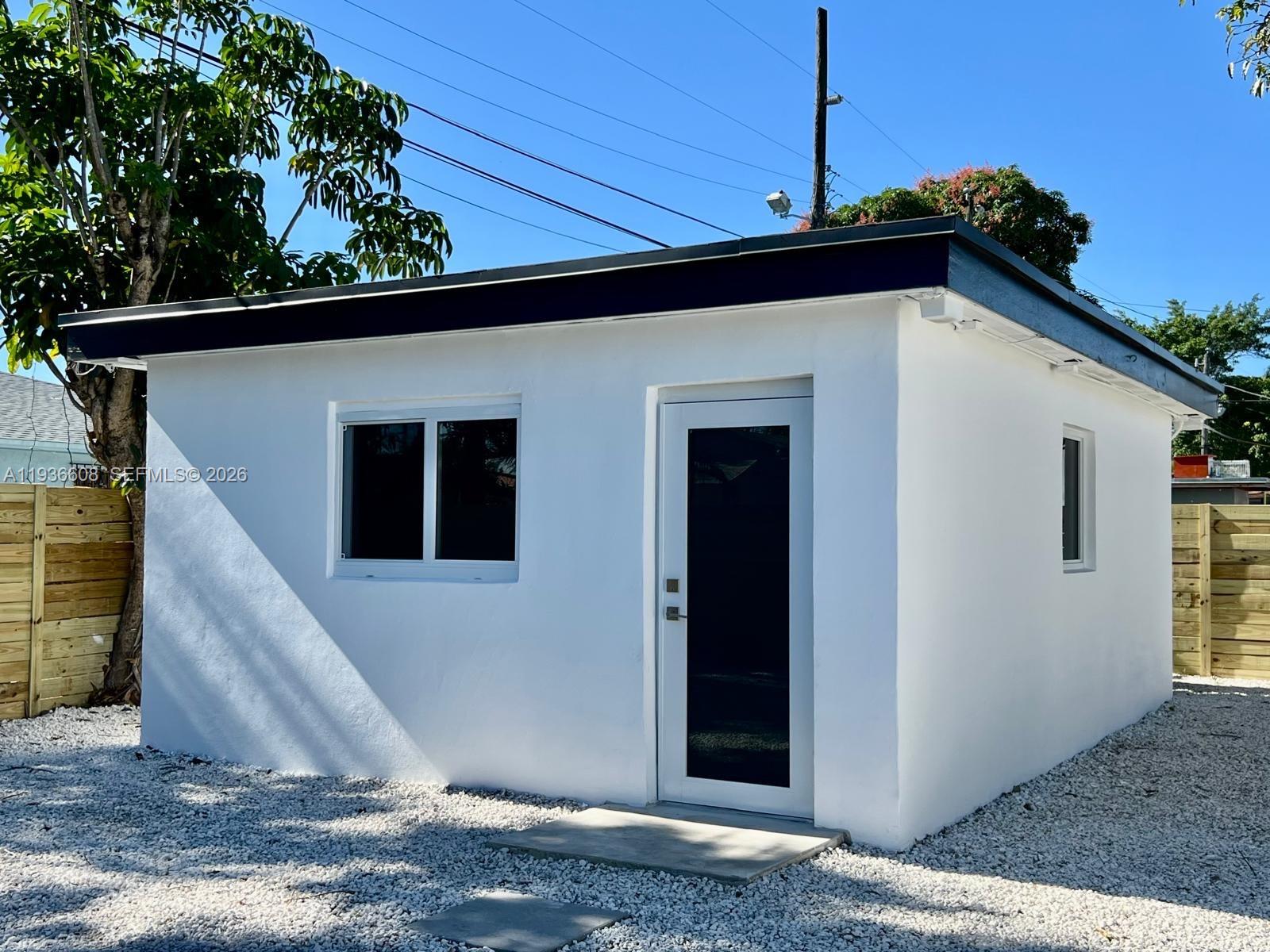 6TH ADDN TO HIALEAH - Residential