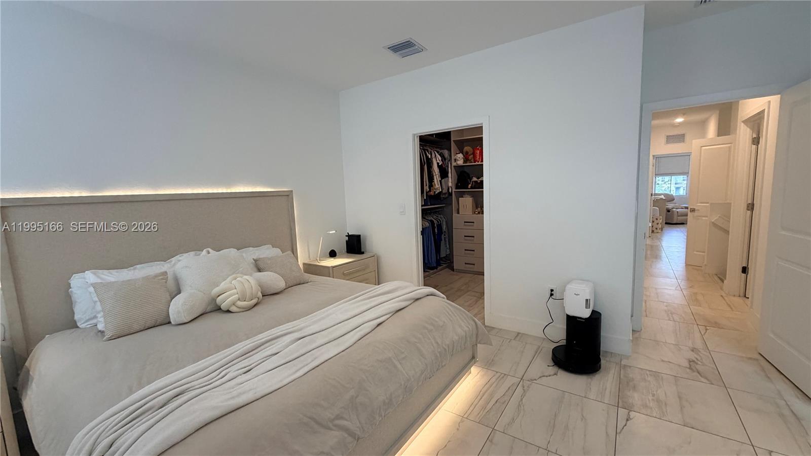 MERRICK SQUARE - Residential