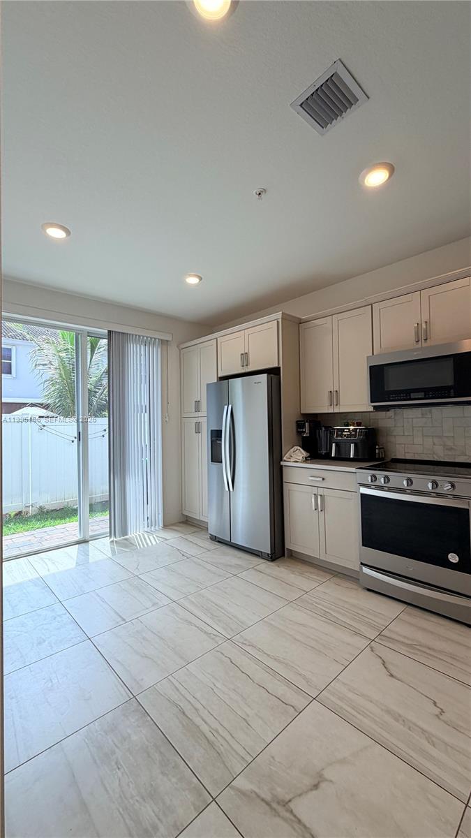 MERRICK SQUARE - Residential