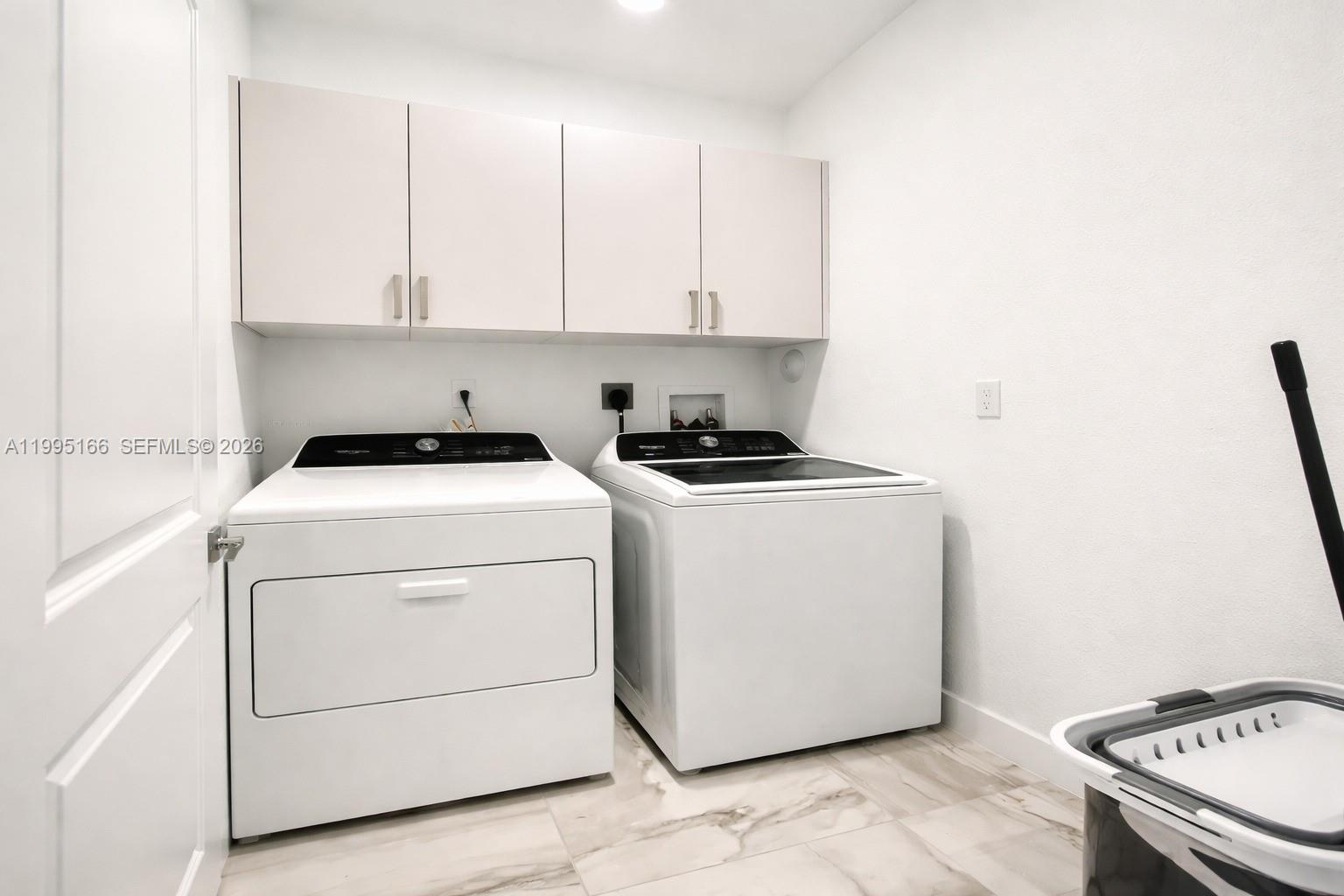 MERRICK SQUARE - Residential