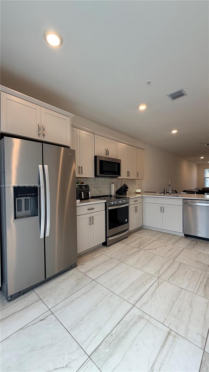 MERRICK SQUARE - Residential
