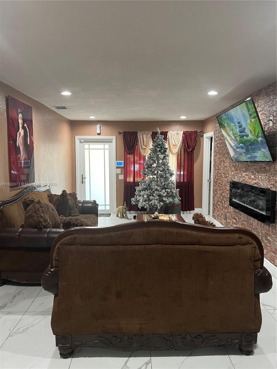 PARA VILLA HEIGHTS - Residential