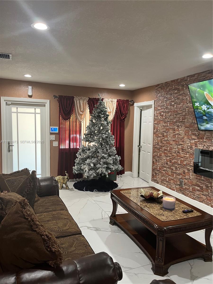 PARA VILLA HEIGHTS - Residential