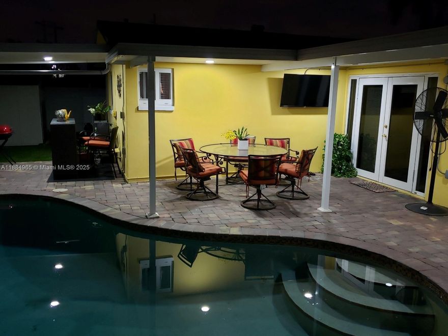 Great 1 Bed Efficiency with all utilities included. Located in East Pembroke Pines near all major shopping and highways. Apartment has private entrance and parking for one car.