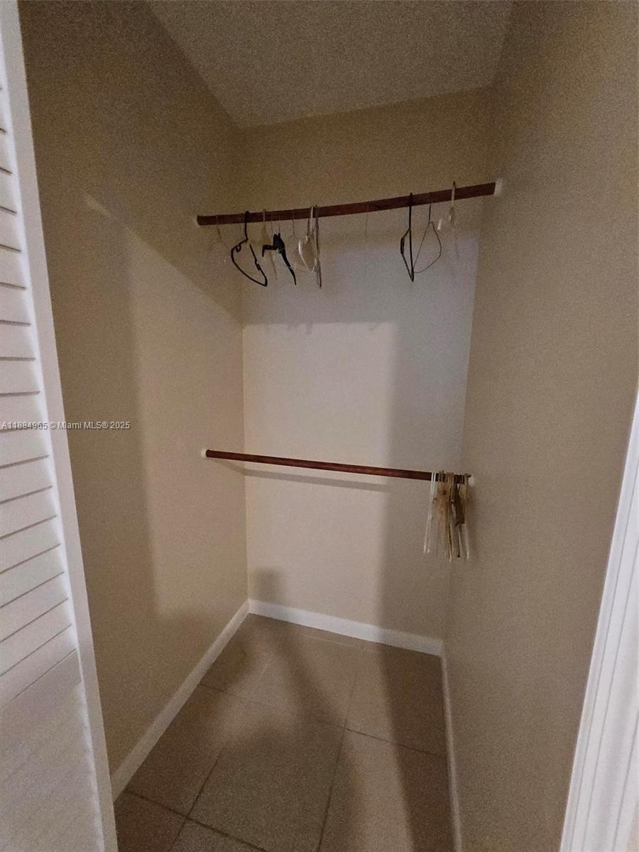 RAINBOW LAKES - Residential Lease