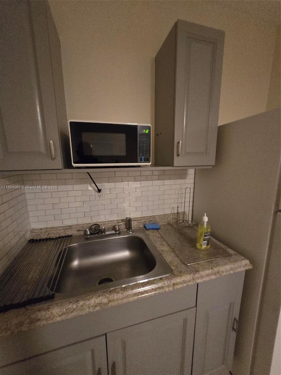 RAINBOW LAKES - Residential Lease