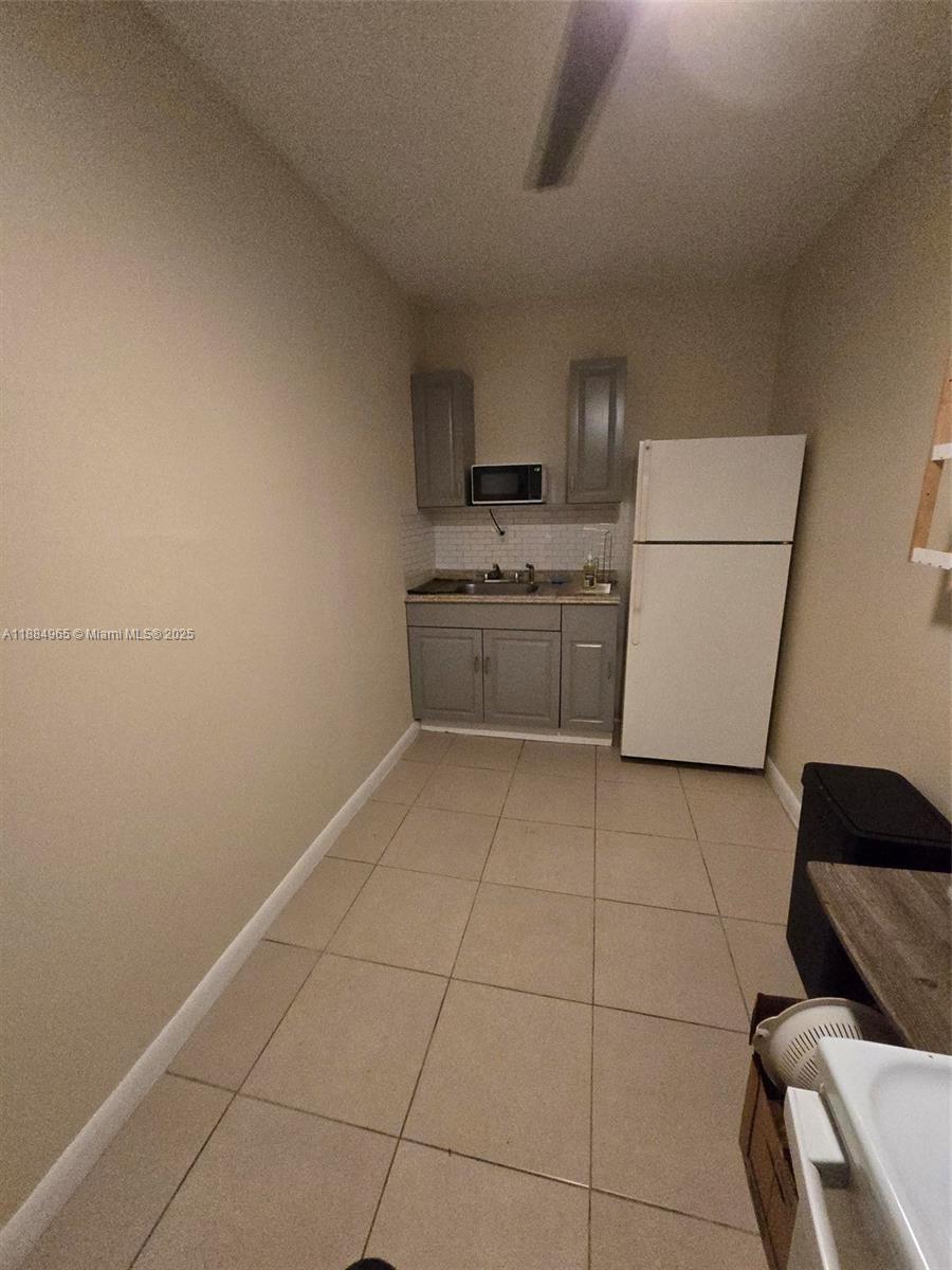 RAINBOW LAKES - Residential Lease