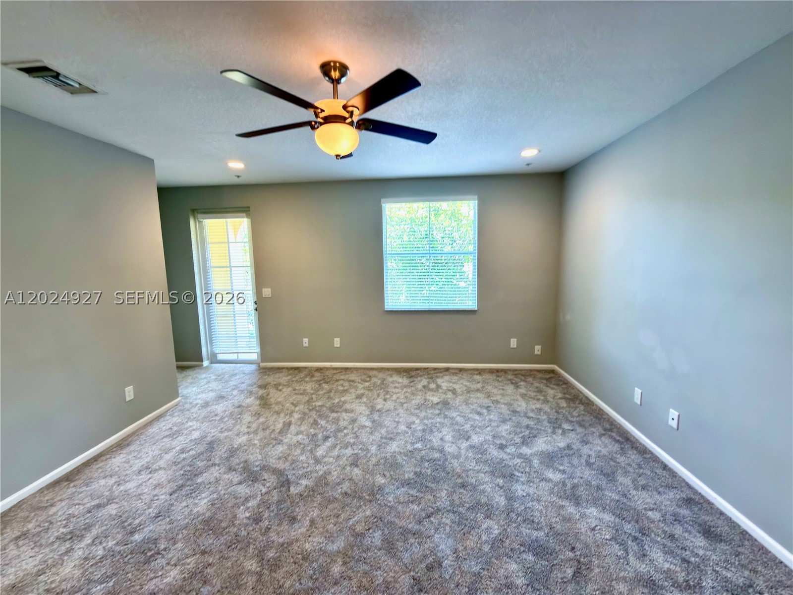 3909 White Peacock Ln