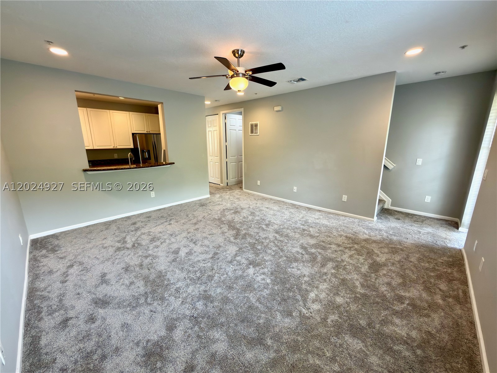 3909 White Peacock Ln