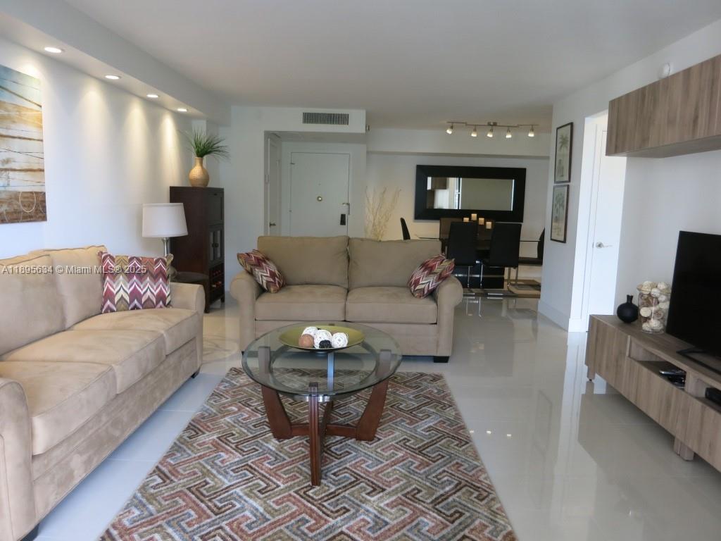 TOWERS OF KEY BISCAYNE CO - Residential Lease