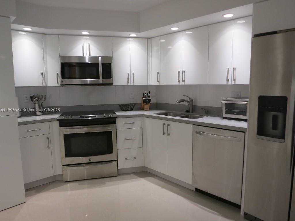 1111 Crandon Blvd C403