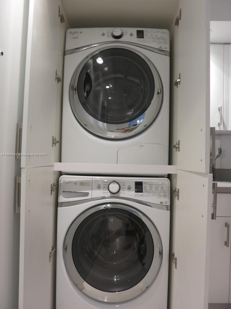 TOWERS OF KEY BISCAYNE CO - Residential Lease