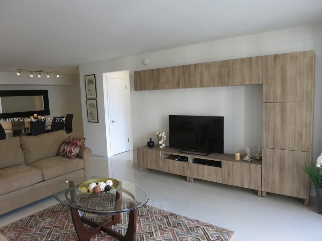 TOWERS OF KEY BISCAYNE CO - Residential Lease