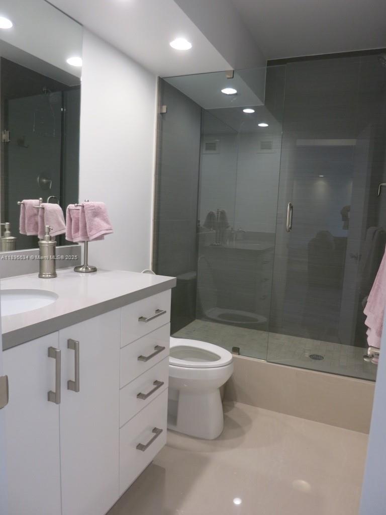 TOWERS OF KEY BISCAYNE CO - Residential Lease