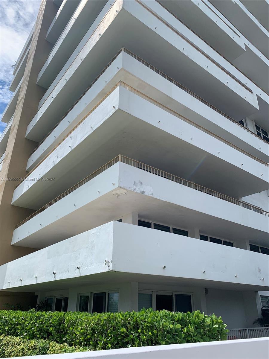 KEY BISCAYNE COMMODORE CL - Residential