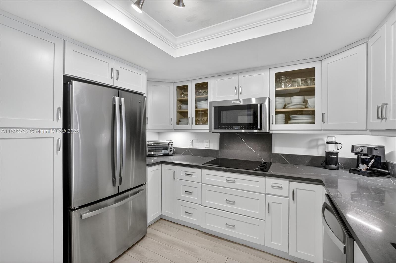 CARAVEL CONDOMINIUM APART - Residential