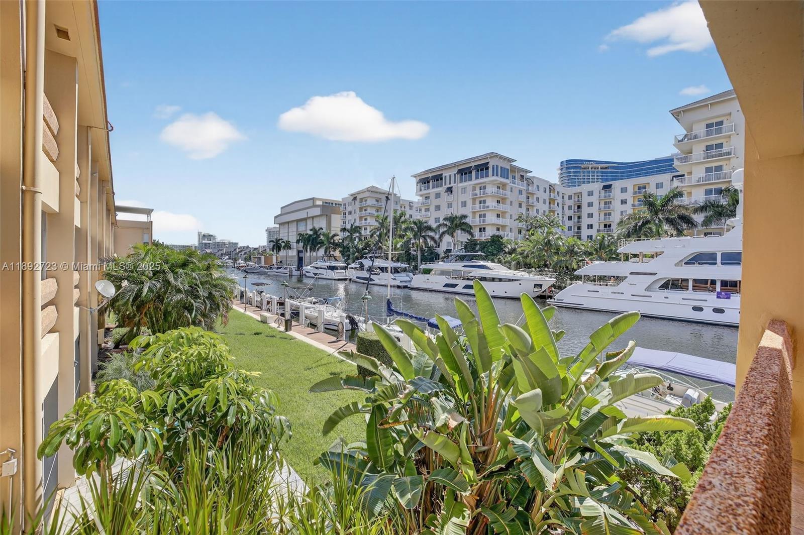 CARAVEL CONDOMINIUM APART - Residential