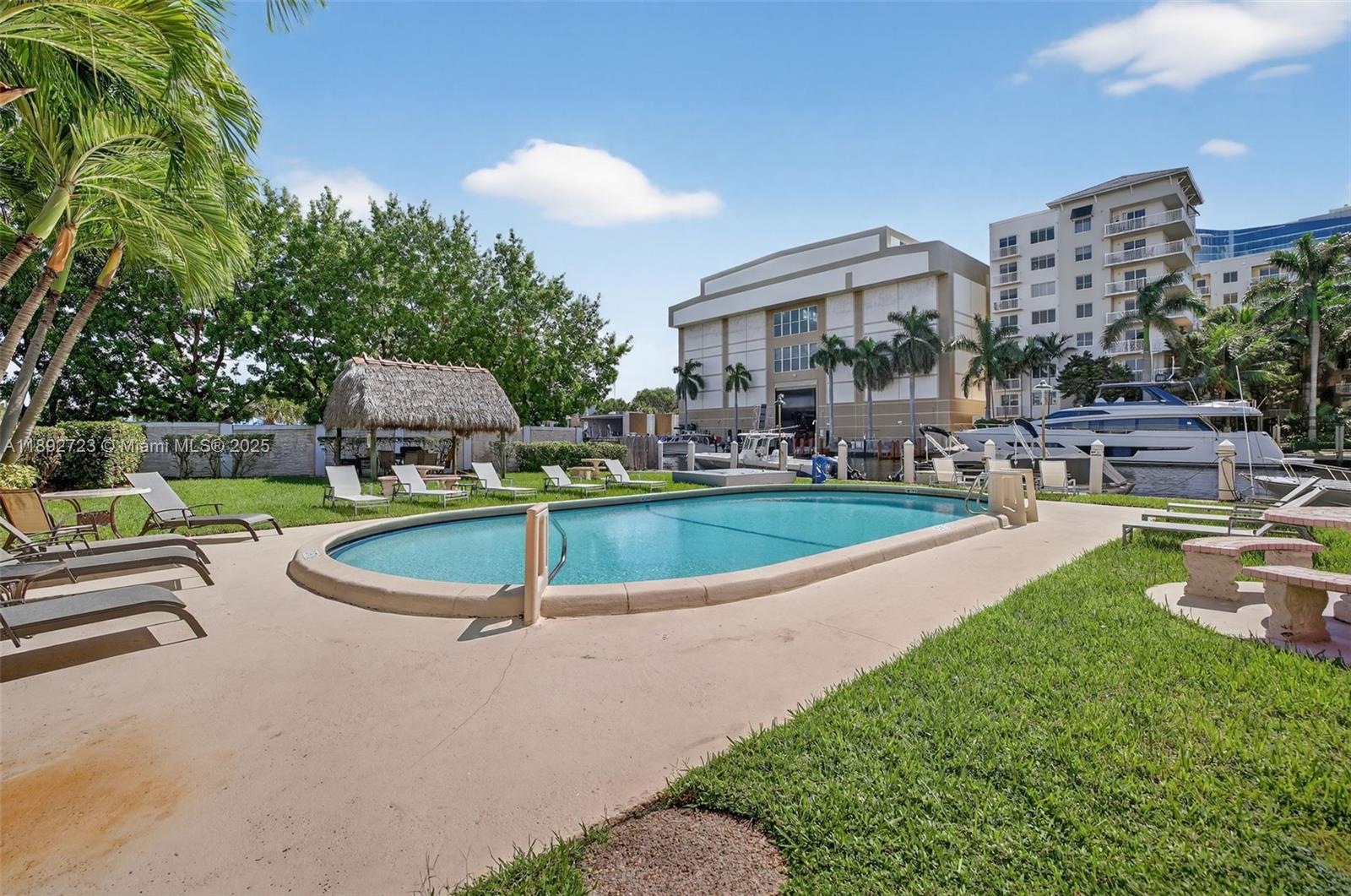 CARAVEL CONDOMINIUM APART - Residential