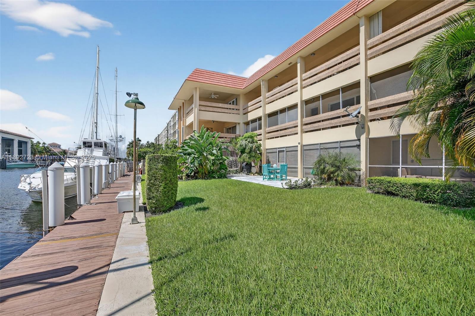 CARAVEL CONDOMINIUM APART - Residential