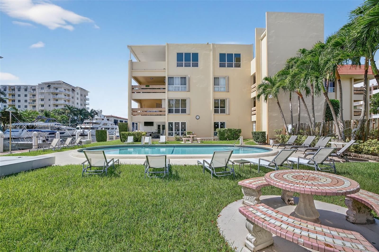 CARAVEL CONDOMINIUM APART - Residential