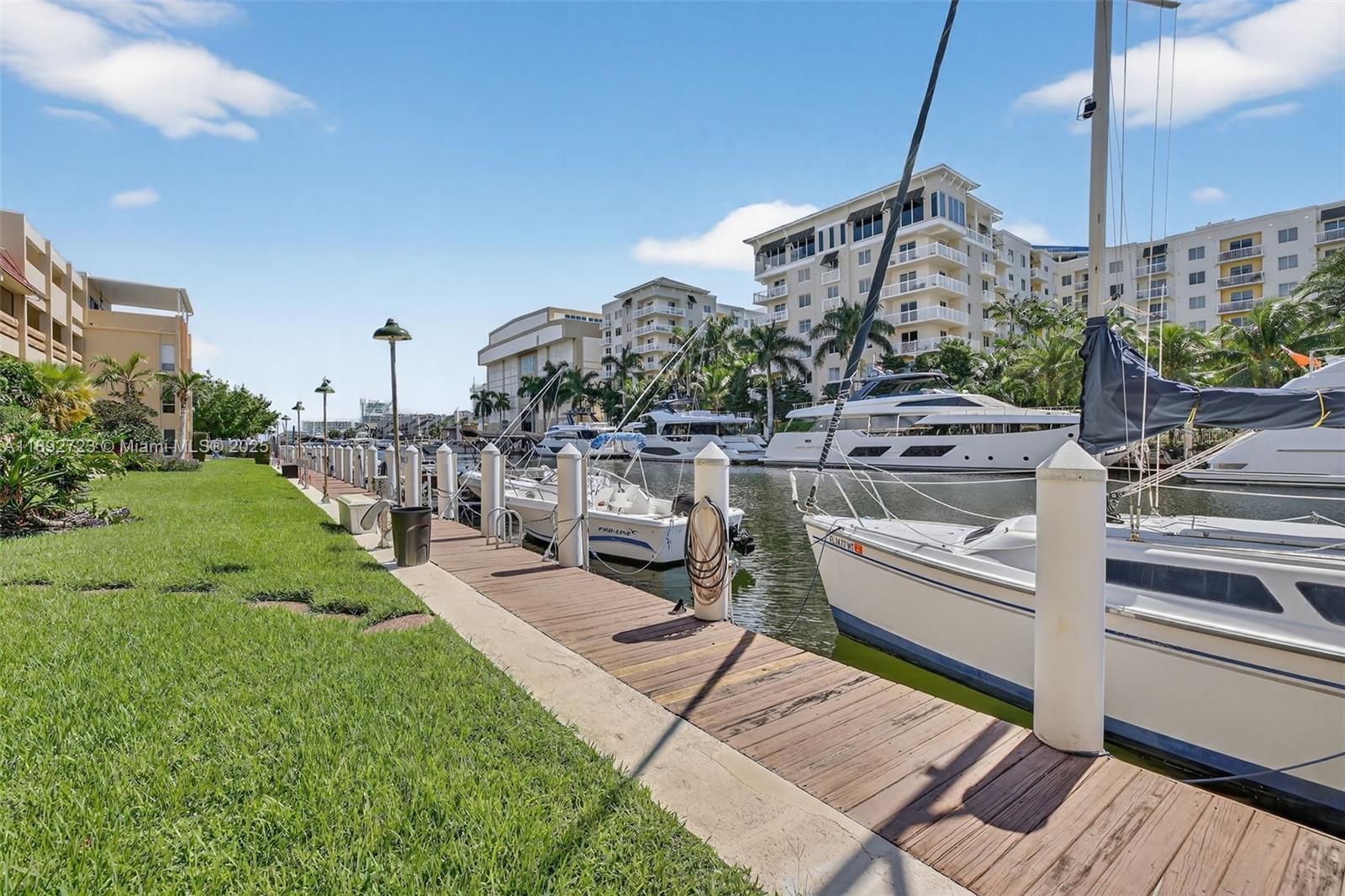 CARAVEL CONDOMINIUM APART - Residential