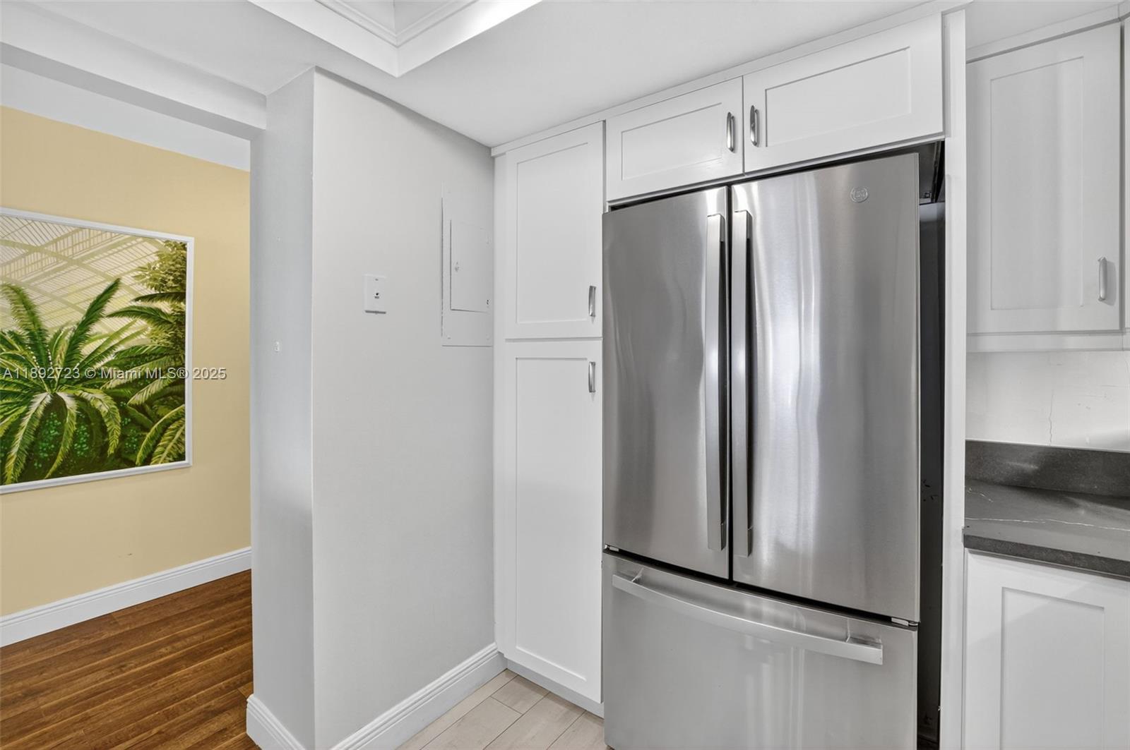 CARAVEL CONDOMINIUM APART - Residential