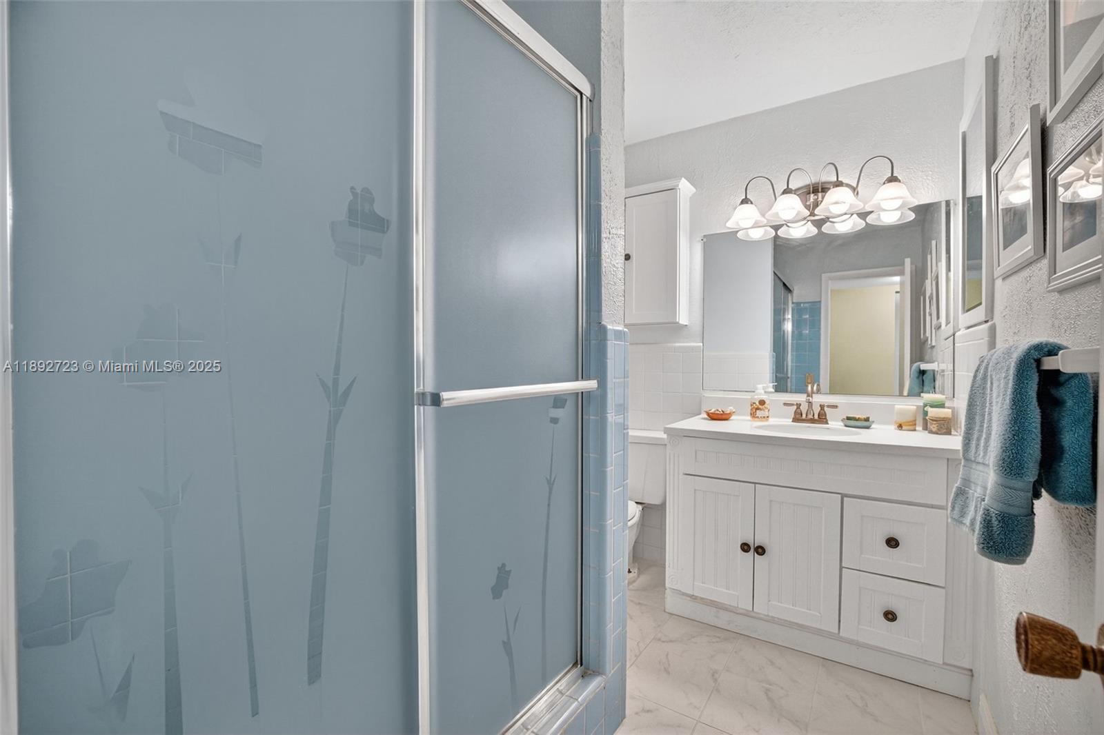CARAVEL CONDOMINIUM APART - Residential